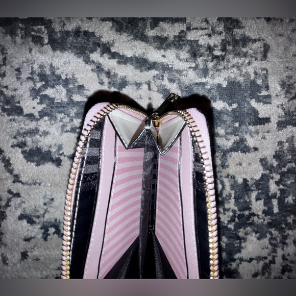 Like New Victoria’s Secret Pink Stripe Zip Around Card Holder Wallet Gold Zipper - Picture 3 of 3